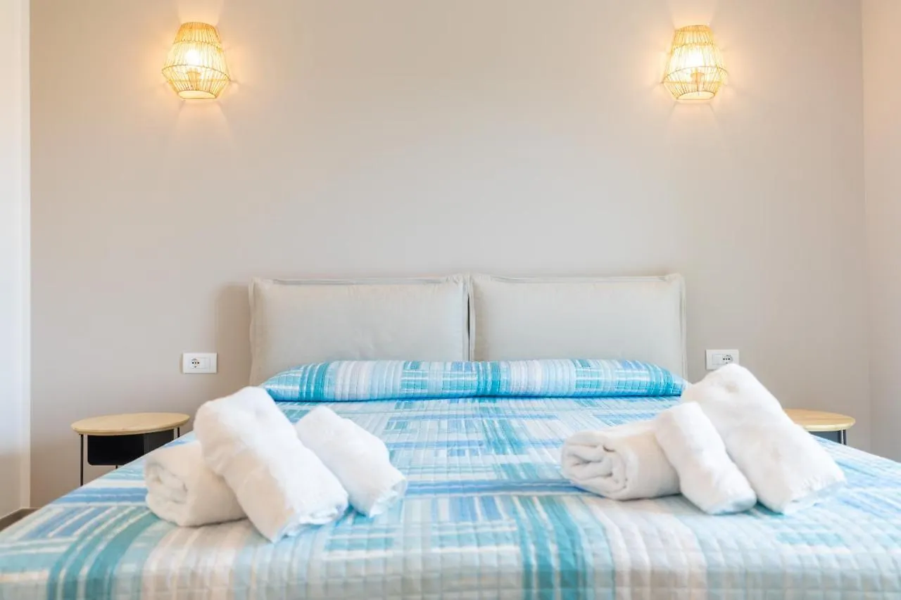 Santa Cruz Rooms & Suites Olbia 0*,  Italië